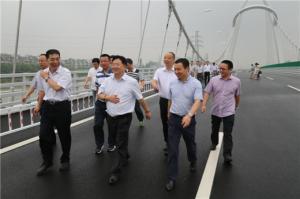 市委常委、常務(wù)副市長楊建新一行視察浮玉大橋